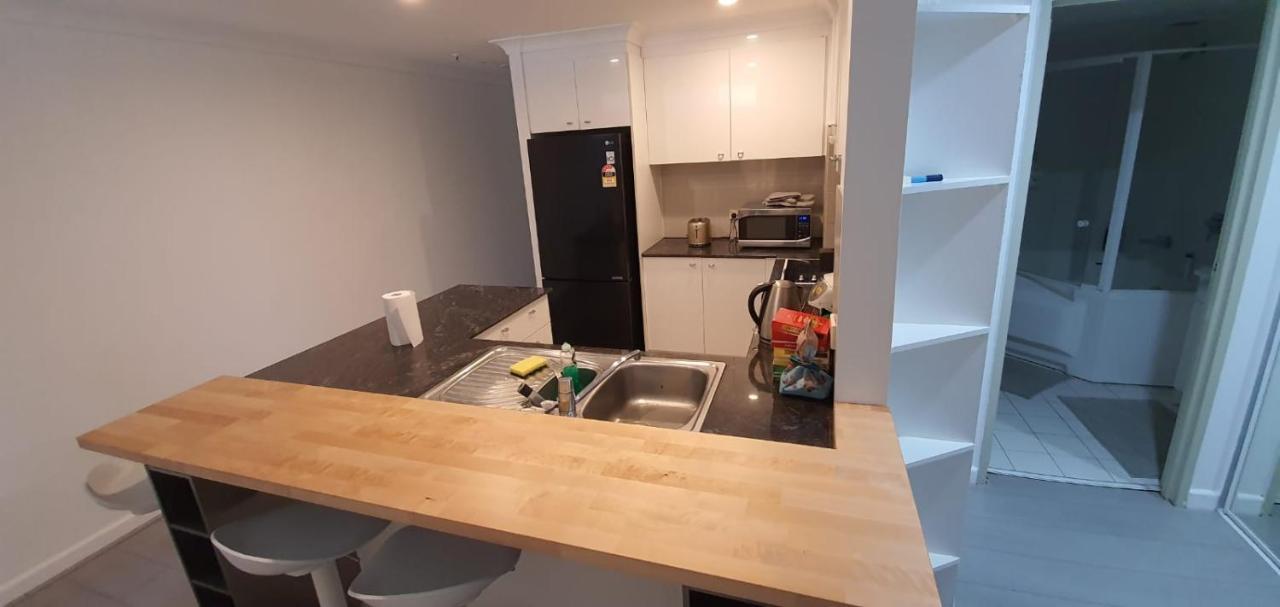Dana-Cozy Private Room In Shared Central Apt-Rm 2 堪培拉 外观 照片