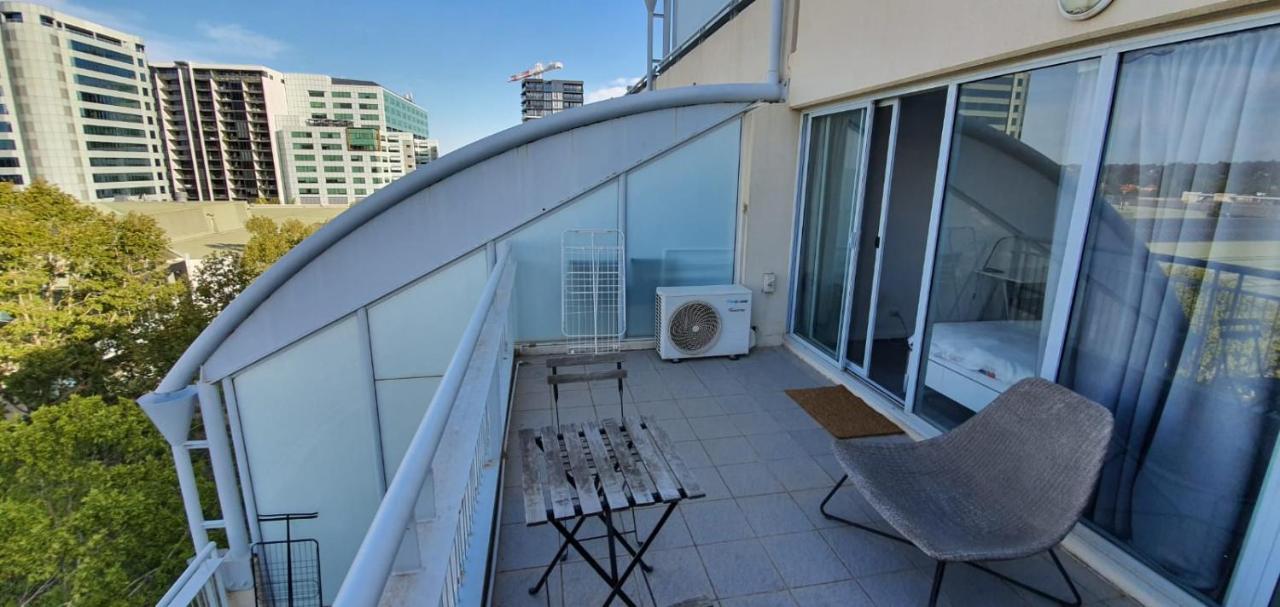 Dana-Cozy Private Room In Shared Central Apt-Rm 2 堪培拉 外观 照片